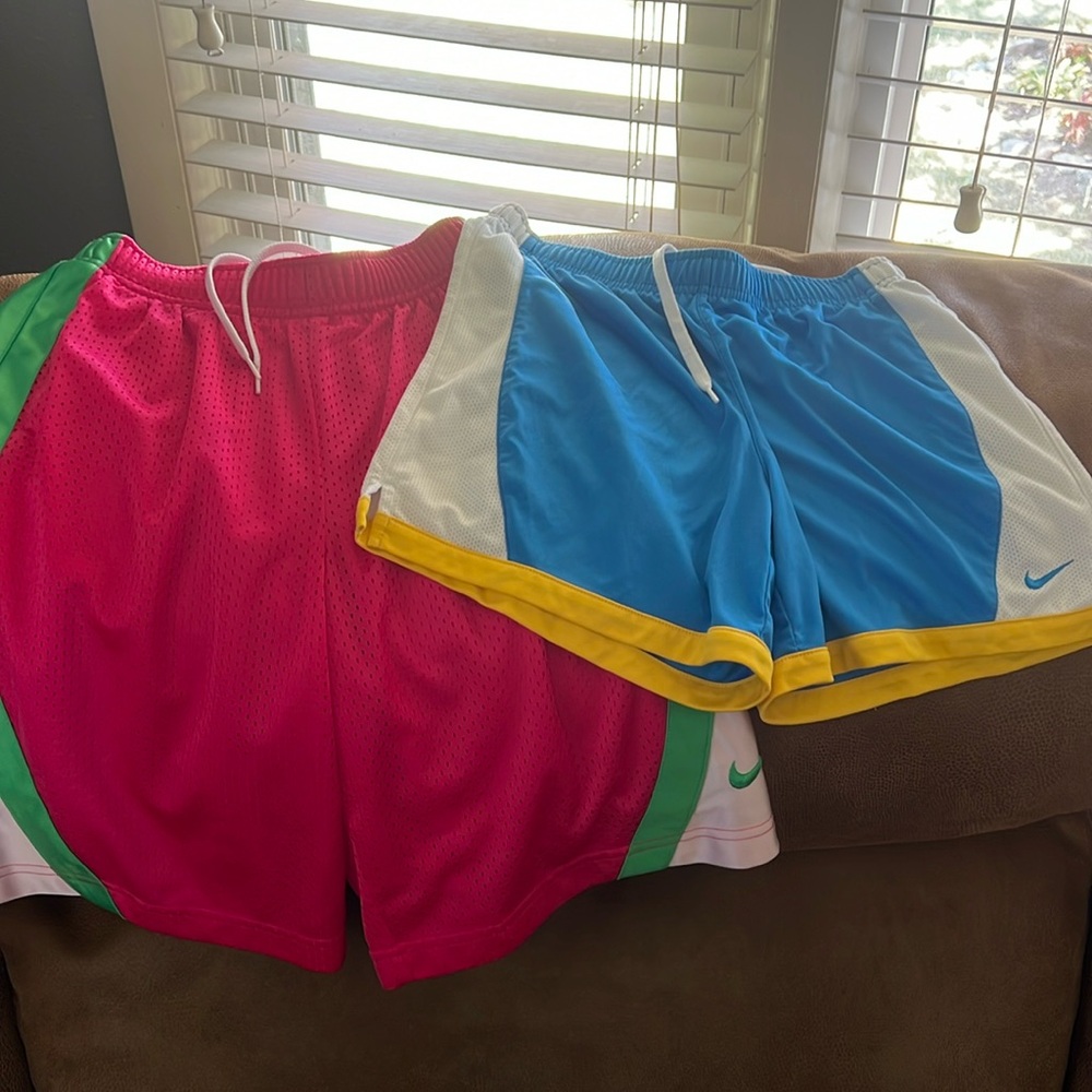 Girls NIKE shorts duo- Size M